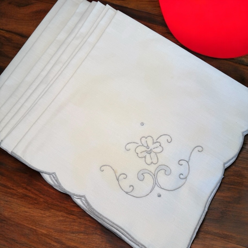 Lot of 8 Vintage Embroidered Handmade Napkins 16x16”